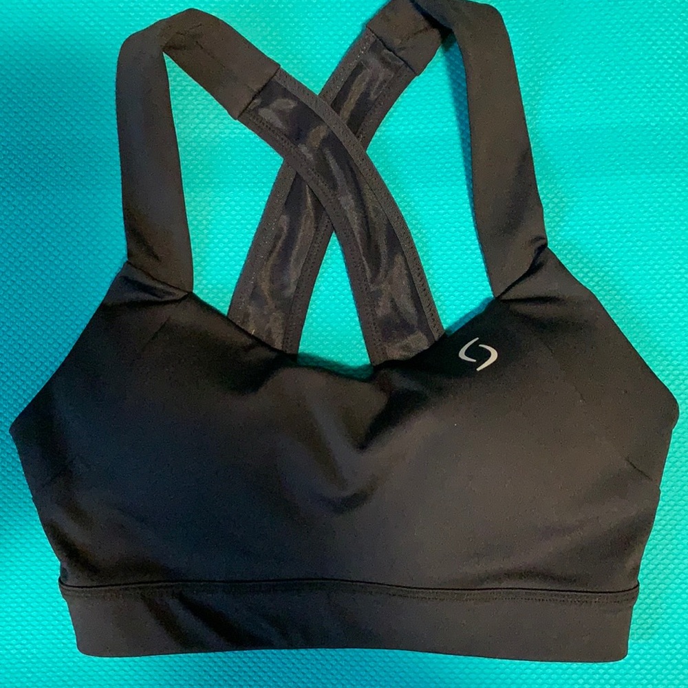 Euc brooks sports bra